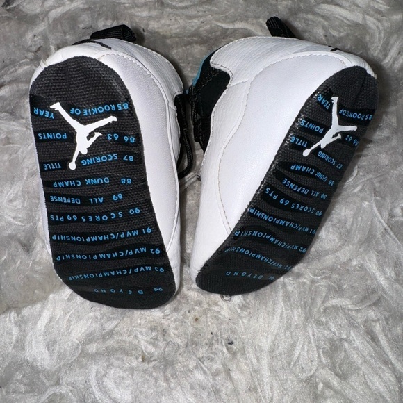 Preowned infant Air Jordan sneakers size 3C - Picture 5 of 7